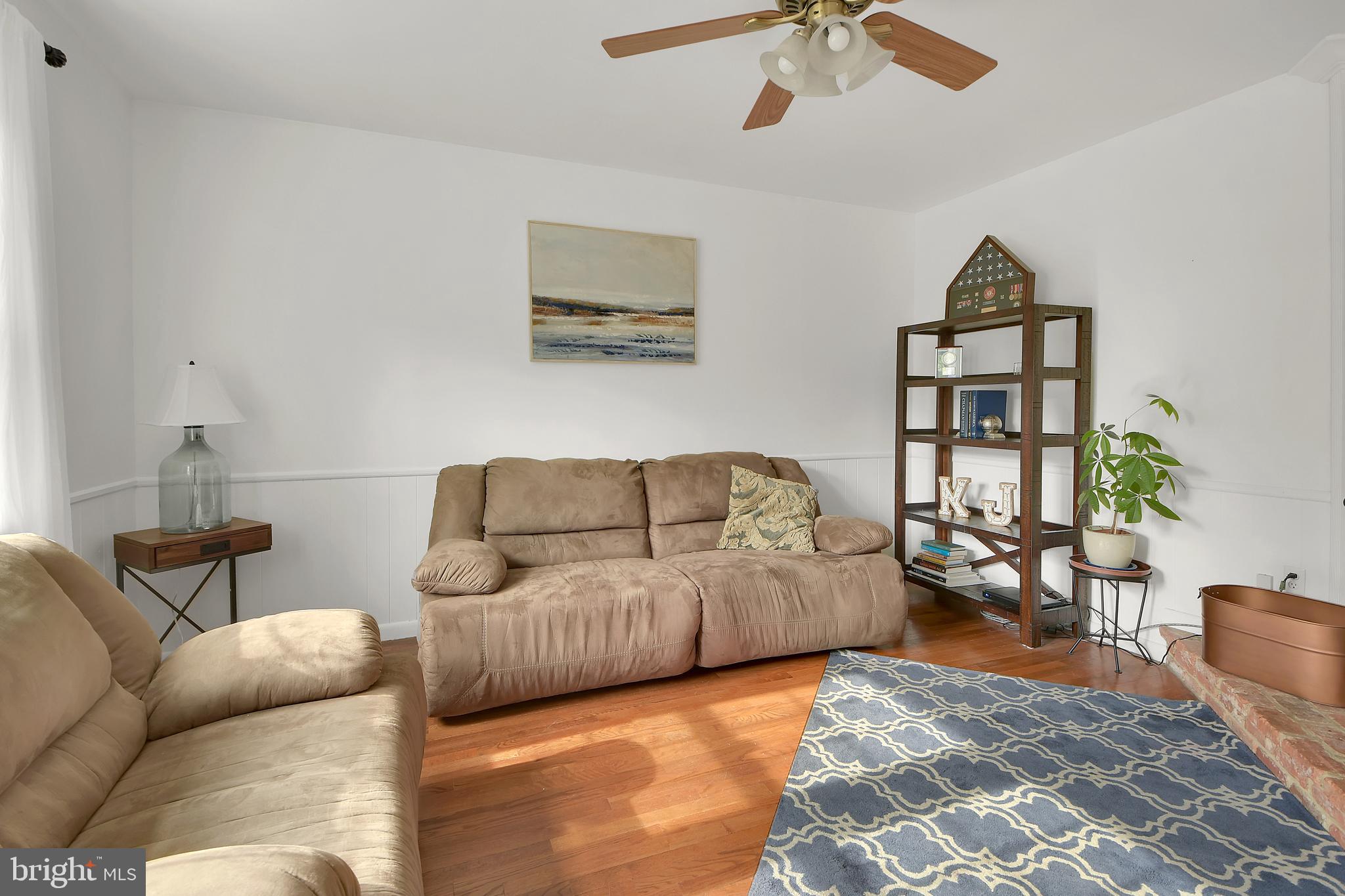 1989 Valley Road Annapolis, MD 21401 - Photo 5 of 42 COMFY DEN ON 1ST FLOOR