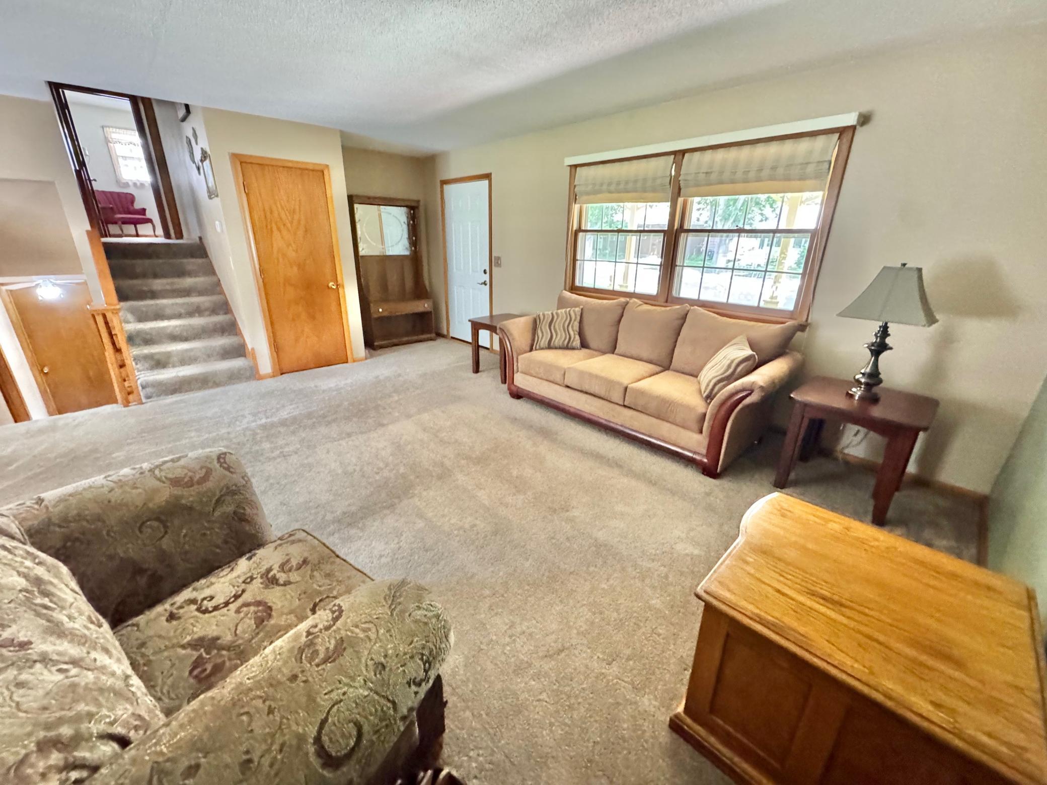 906 Birch Street Marshall, MN 56258 - Photo 4 of 30