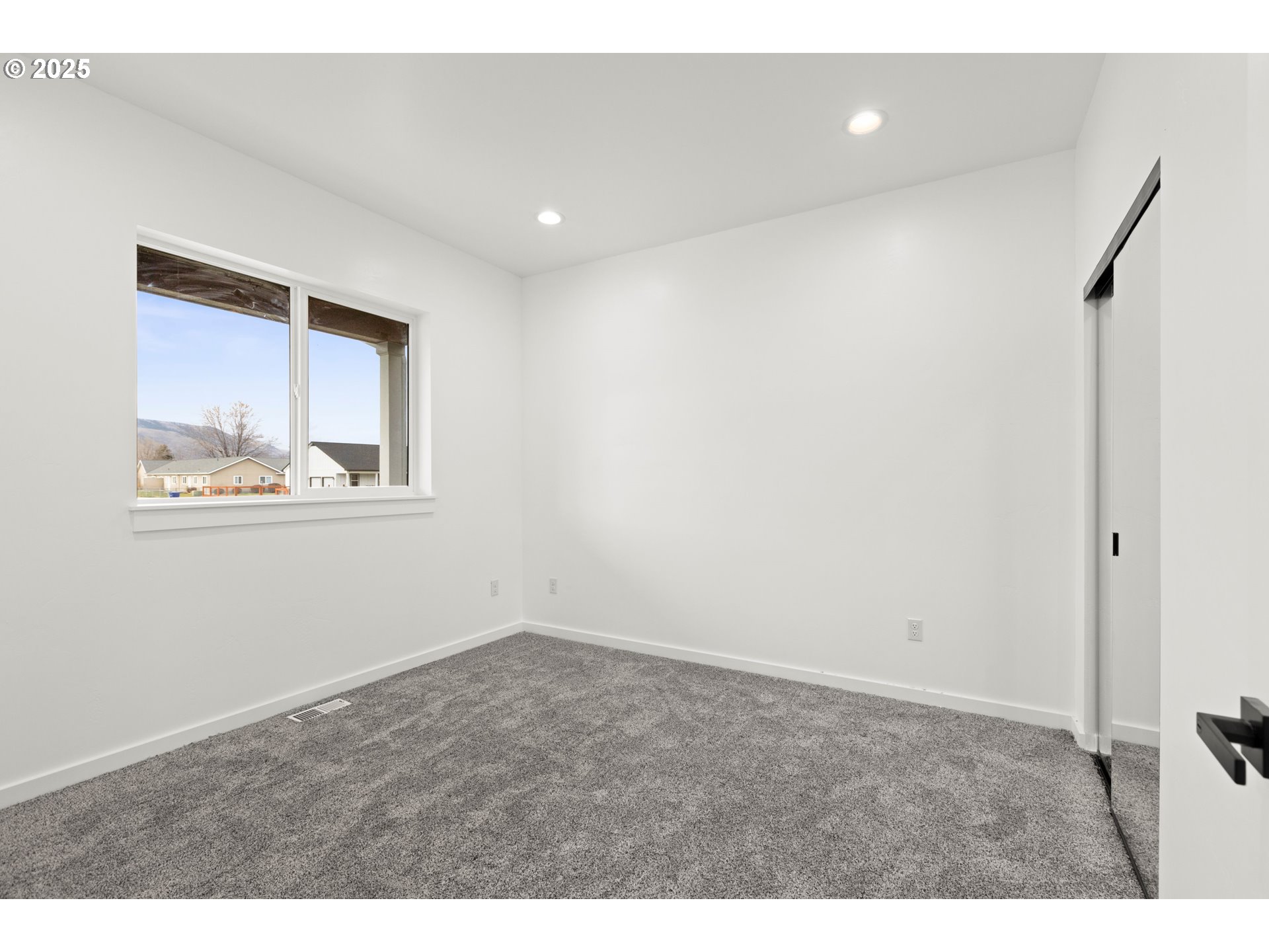 240 Heritage Lane Union, OR 97883 - Photo 19 of 36 a view of an empty room