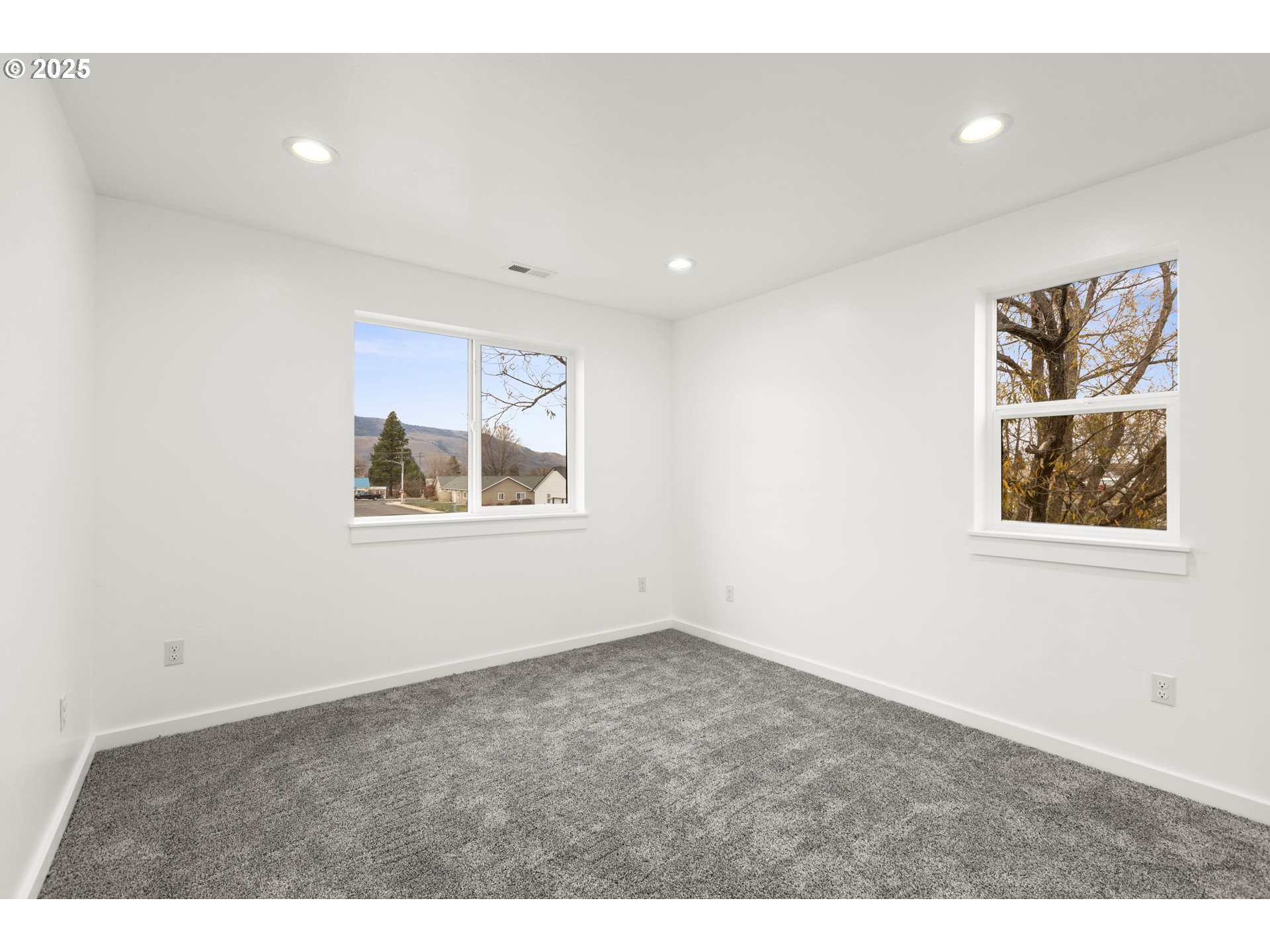 240 Heritage Lane Union, OR 97883 - Photo 27 of 36 a view of an empty room with a window