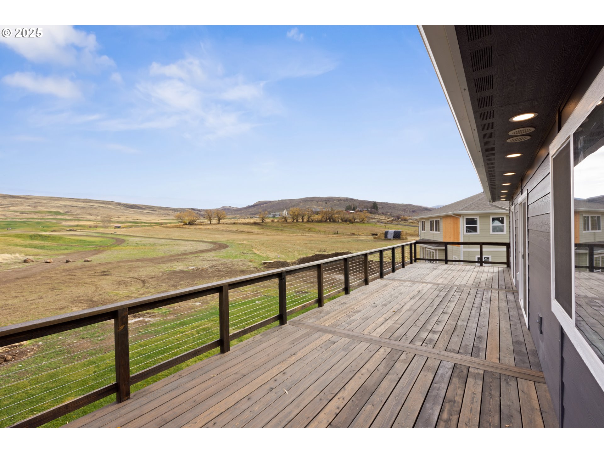 240 Heritage Lane Union, OR 97883 - Photo 7 of 36 a view of ocean with city view