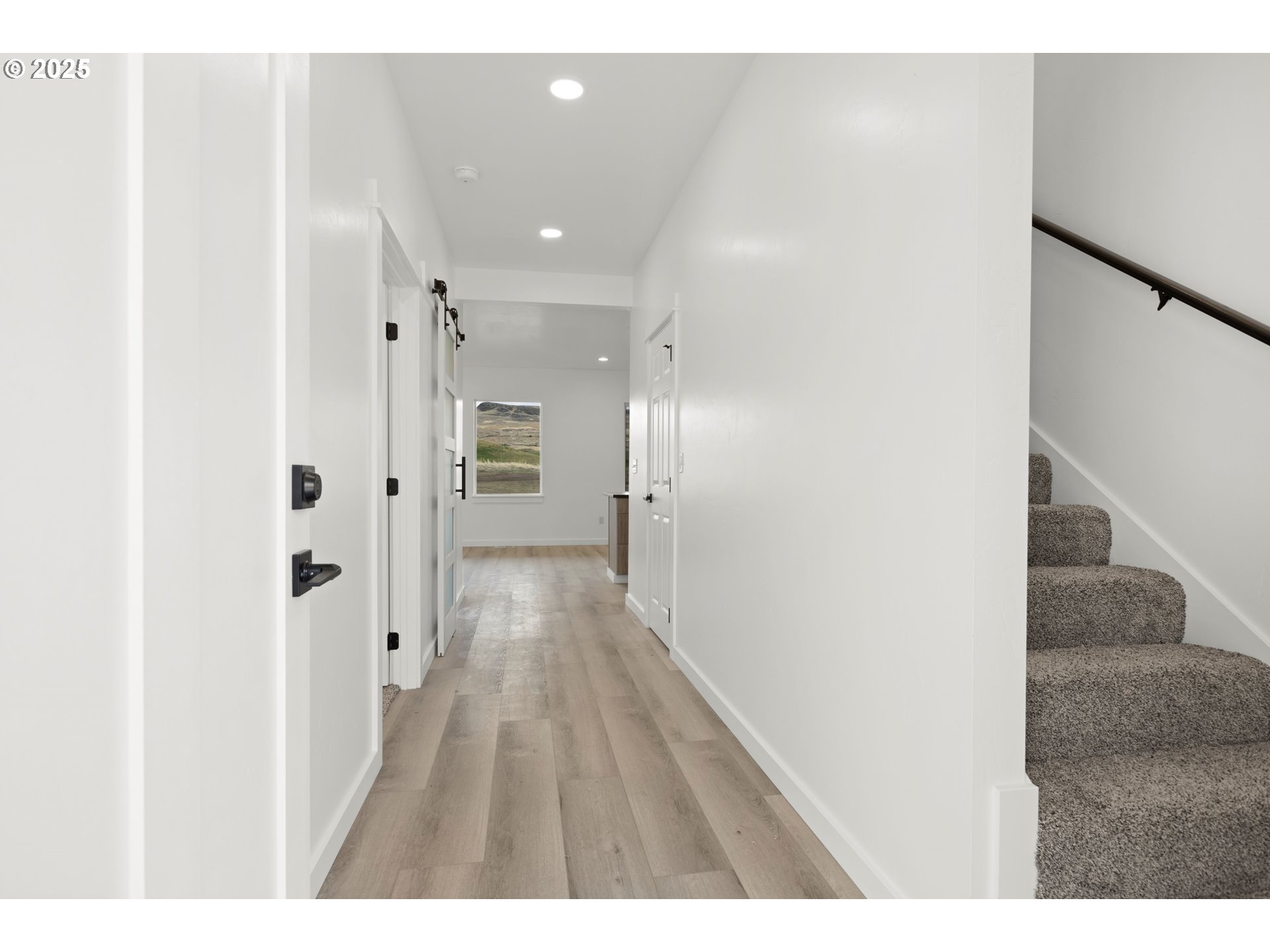 240 Heritage Lane Union, OR 97883 - Photo 9 of 36 a view of a hallway with a dining table lamp