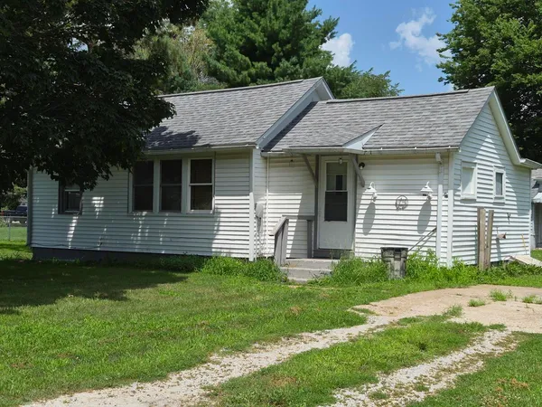 $80,000 | 1405 1/2 19th Avenue, Viola, IL 61486