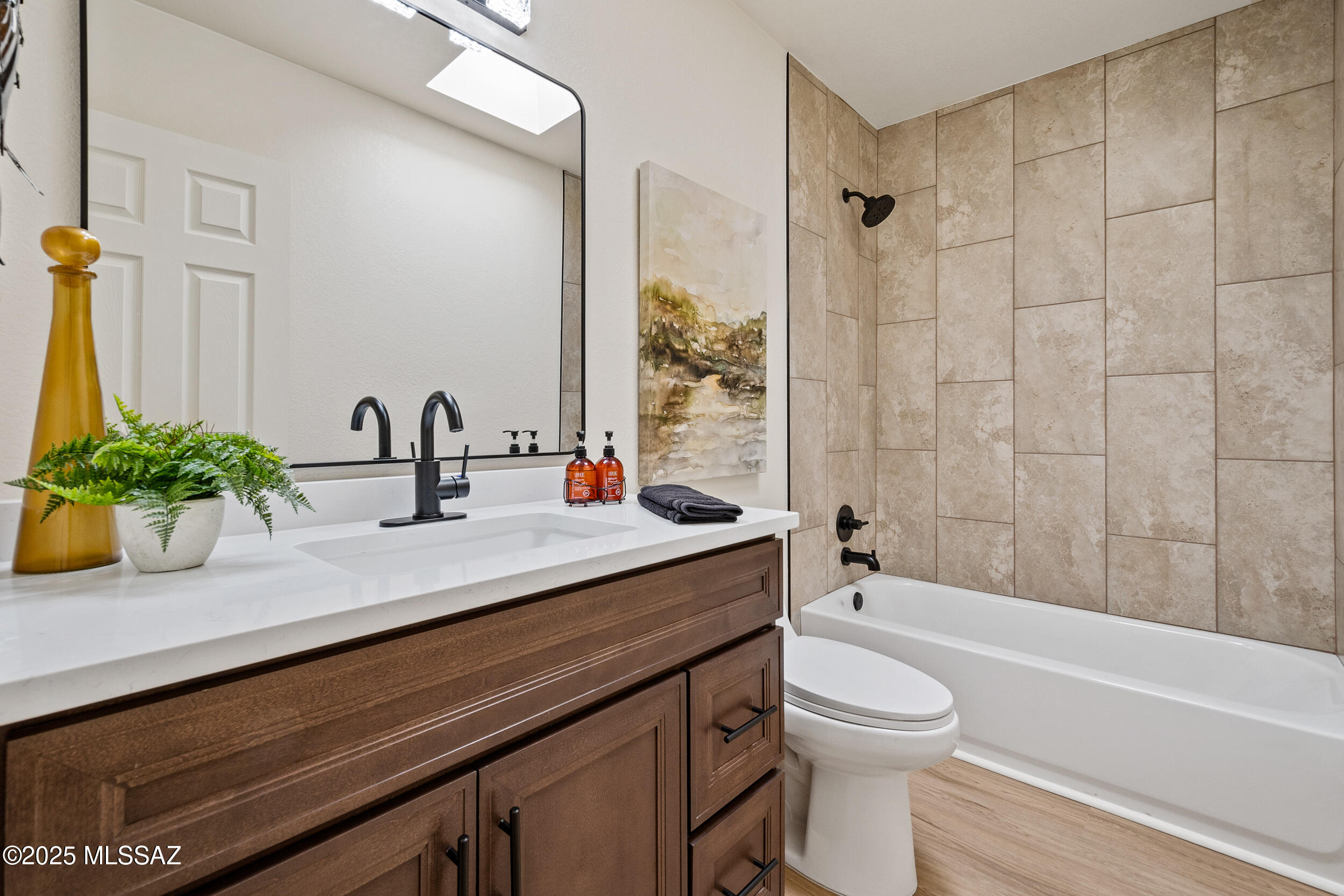 7487 East Wandering Road Tucson, AZ 85750 - Photo 12 of 31 hall bath