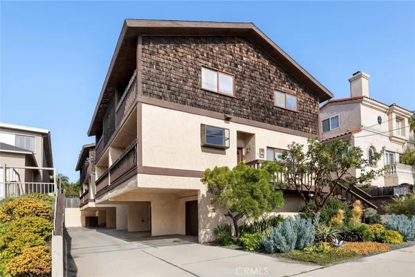 $1,075,000 | 1515 Artesia Boulevard, Unit 2, Manhattan Beach, CA 90266