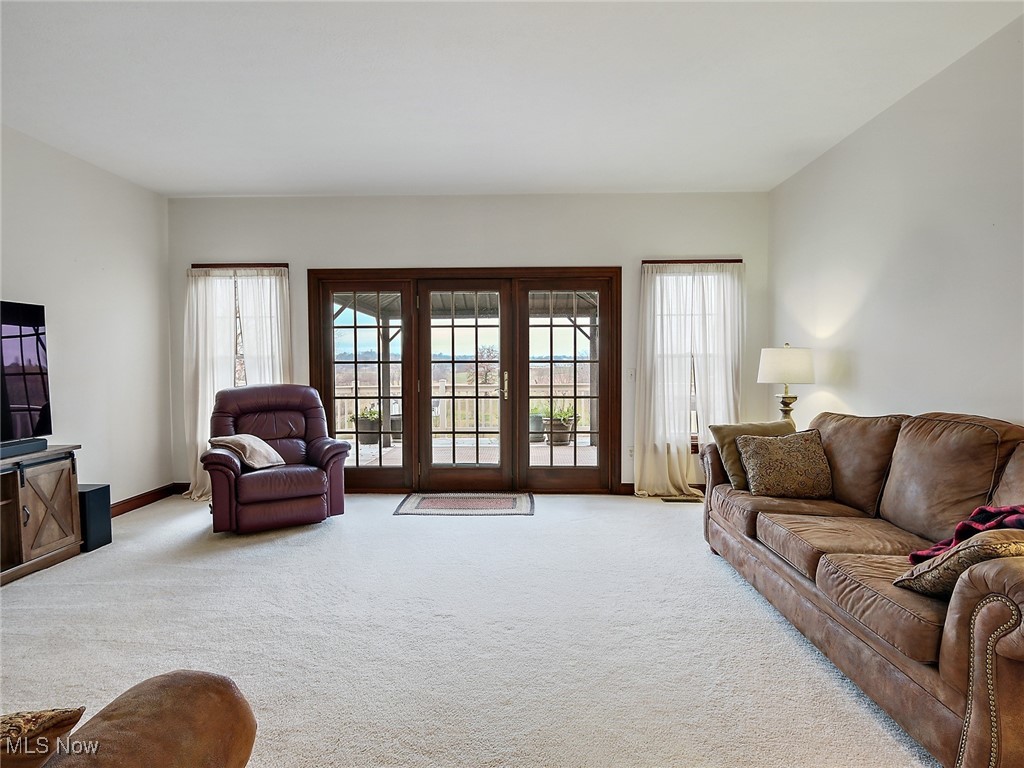 9659 Yoder Road Southwest Sugarcreek, OH 44681 - Photo 3 of 39 View of carpeted living room
