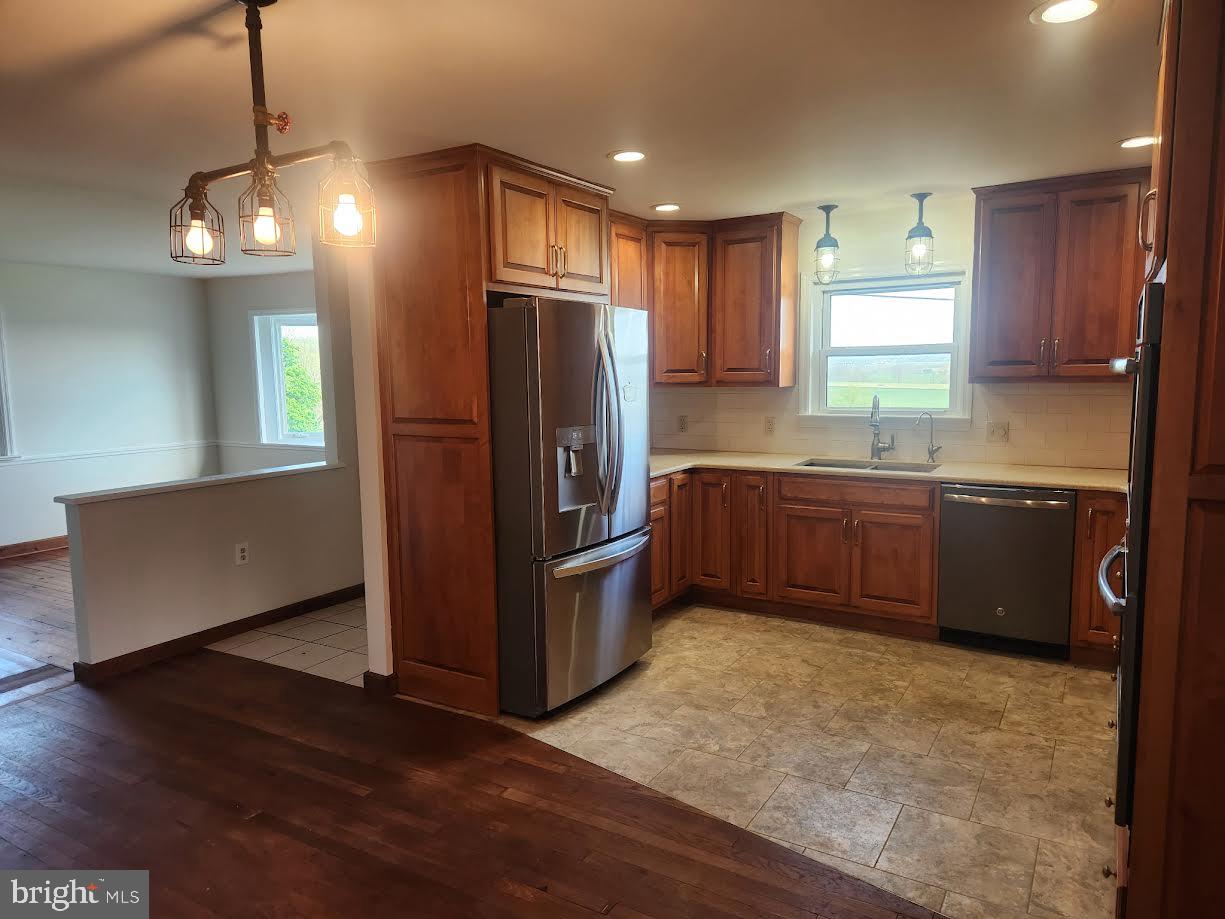 827 Disston View Drive Lititz, PA 17543 - Photo 8 of 37