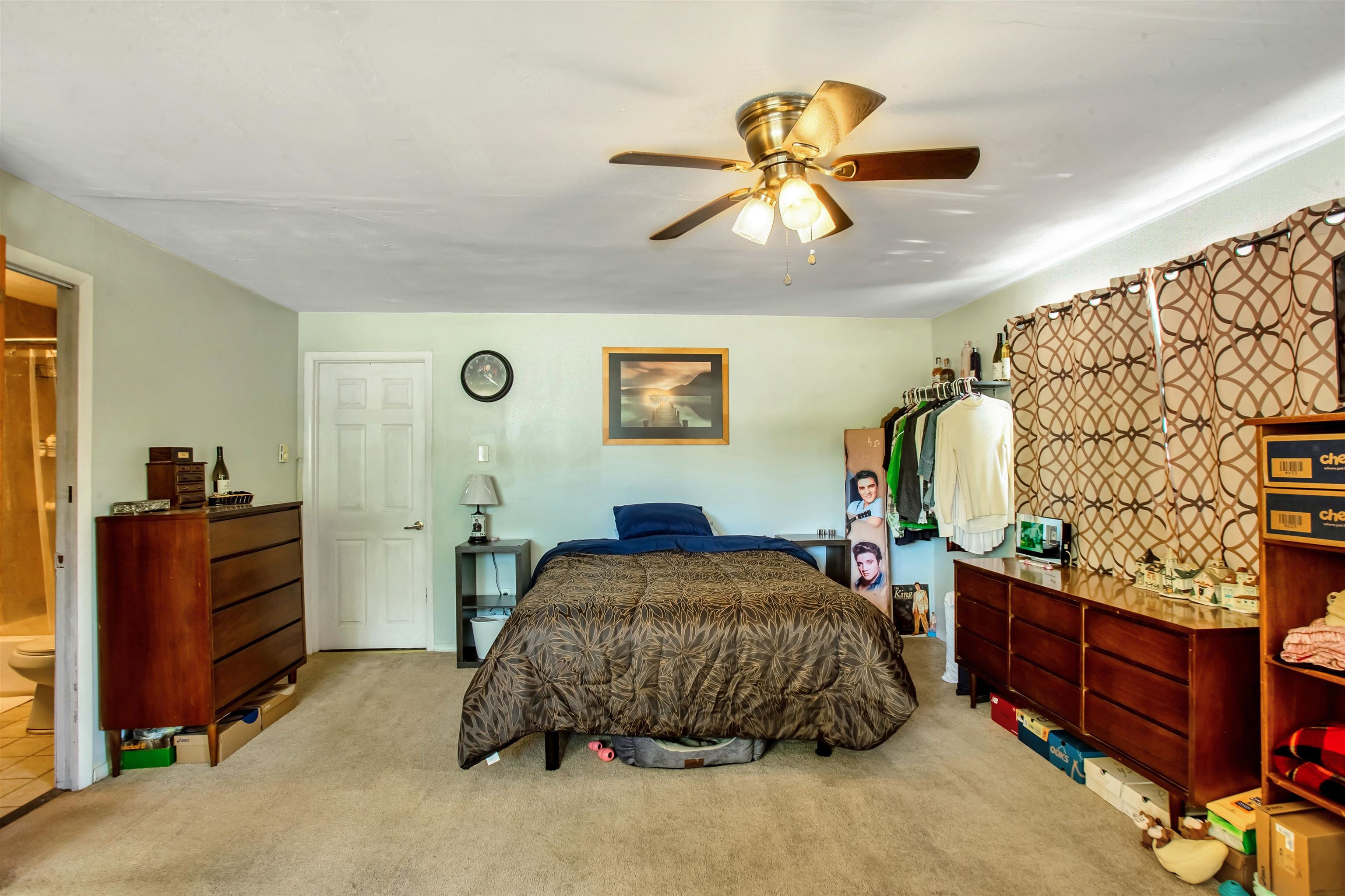 210 South Railroad Avenue Rio Grande, NJ 08242 - Photo 18 of 36 a bedroom with a bed and wooden floor