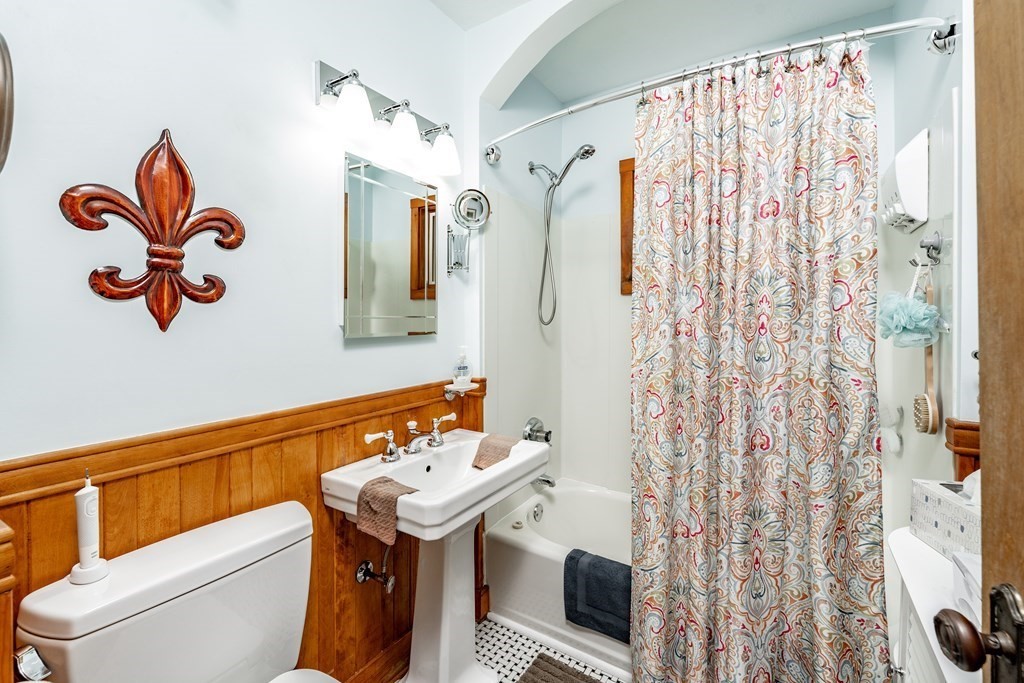68 California Avenue Springfield, MA 01118 - Photo 19 of 37