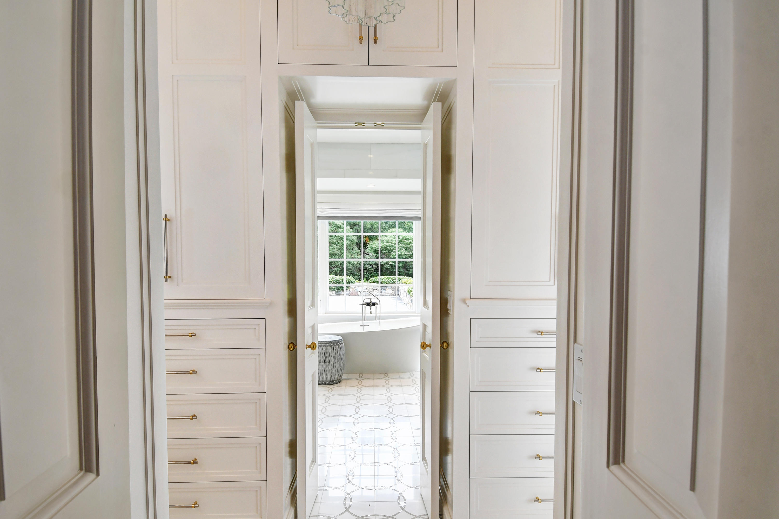 507 Silvermine Road New Canaan, CT 06840 - Photo 24 of 40 a view of a bathroom