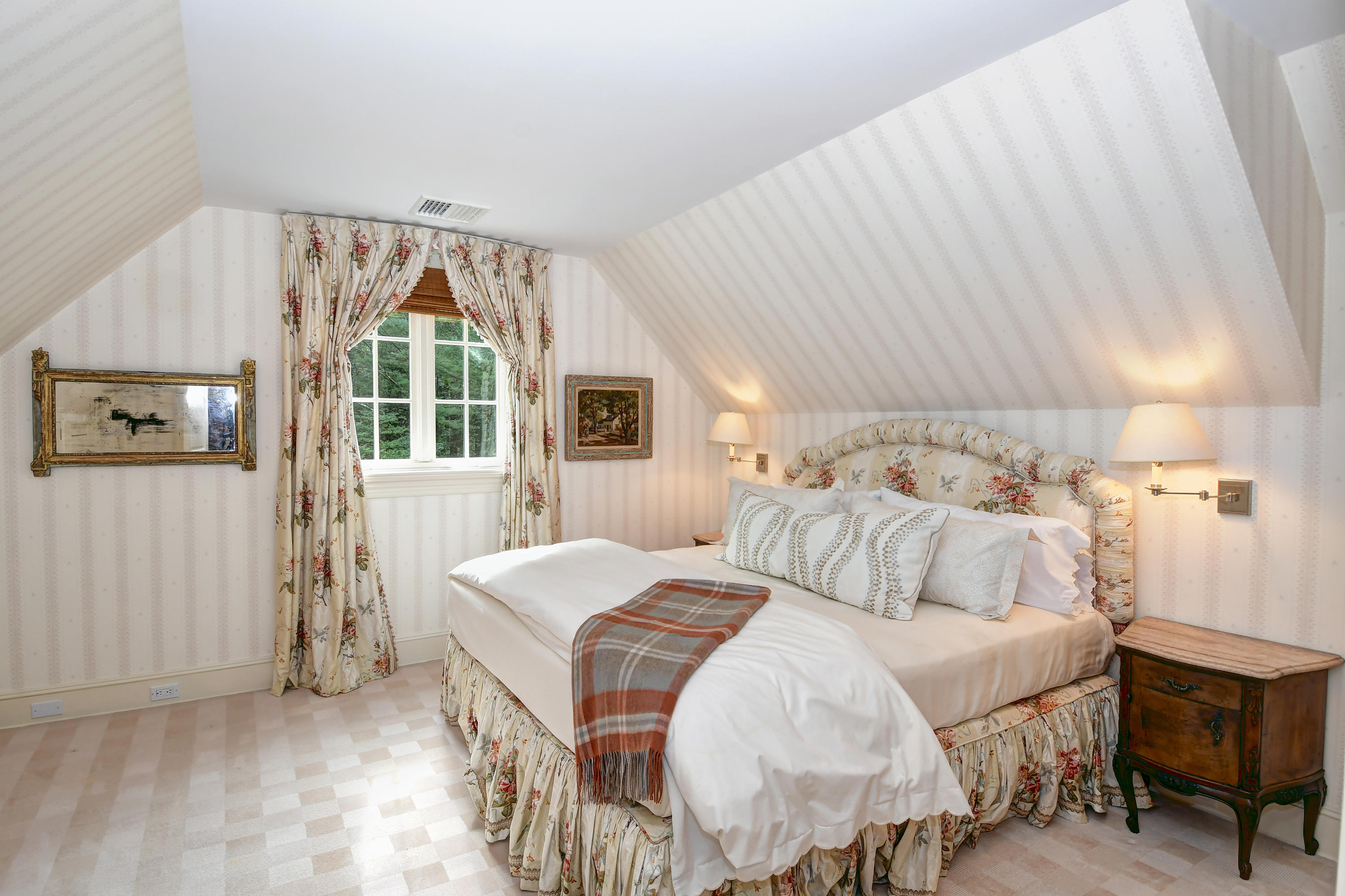 507 Silvermine Road New Canaan, CT 06840 - Photo 30 of 40 a bedroom with a bed and a table