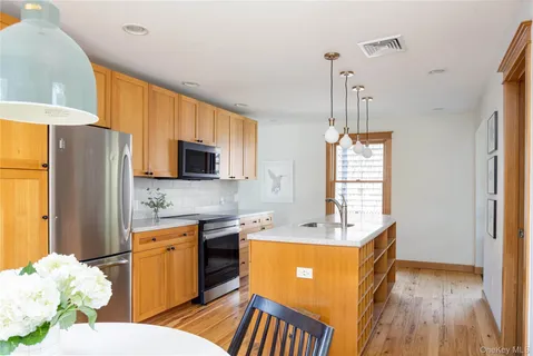 $999,000 | 302 Monsell Place, Greenport, NY 11944