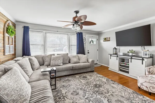 $349,900 | 8836 West 93rd Place, Hickory Hills, IL 60457