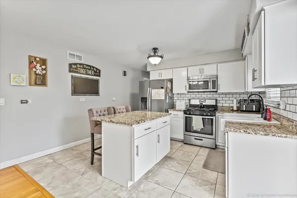 $349,900 | 8836 West 93rd Place, Hickory Hills, IL 60457