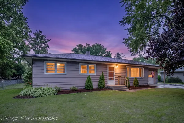 $299,900 | 220 Swanson Road, Sycamore, IL 60178