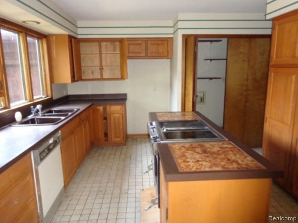 23600 Hall Road Trenton, MI 48183 - Photo 12 of 28 12-Kitchen View 2.jpg