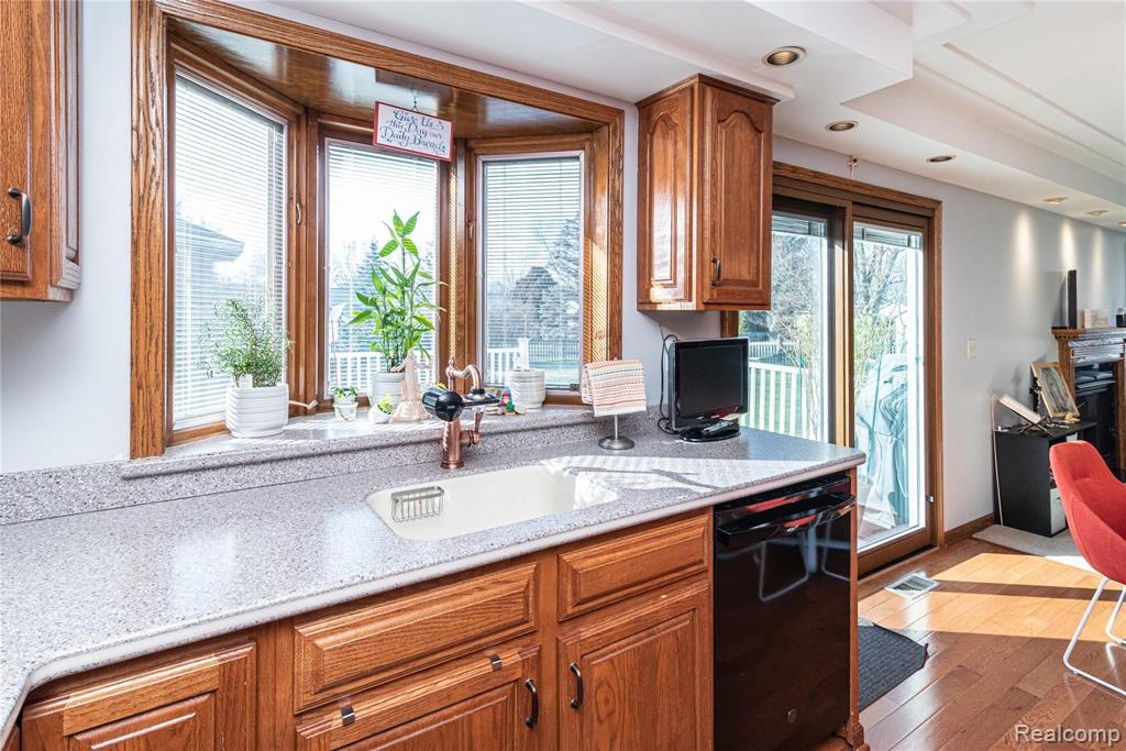 22647 Deerfield Road Novi, MI 48375 - Photo 18 of 51