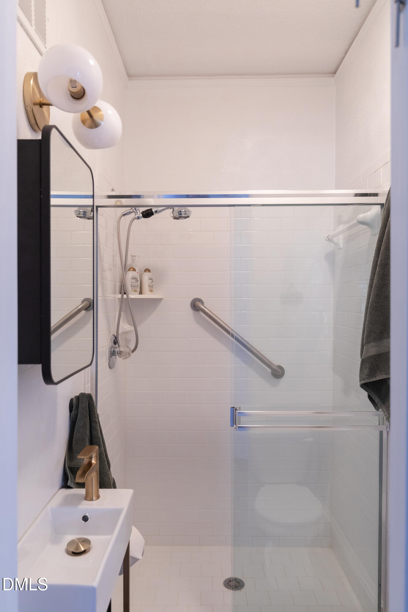 2235 The Circle Raleigh, NC 27608 - Photo 38 of 47 2235TheCirclebath3880_web