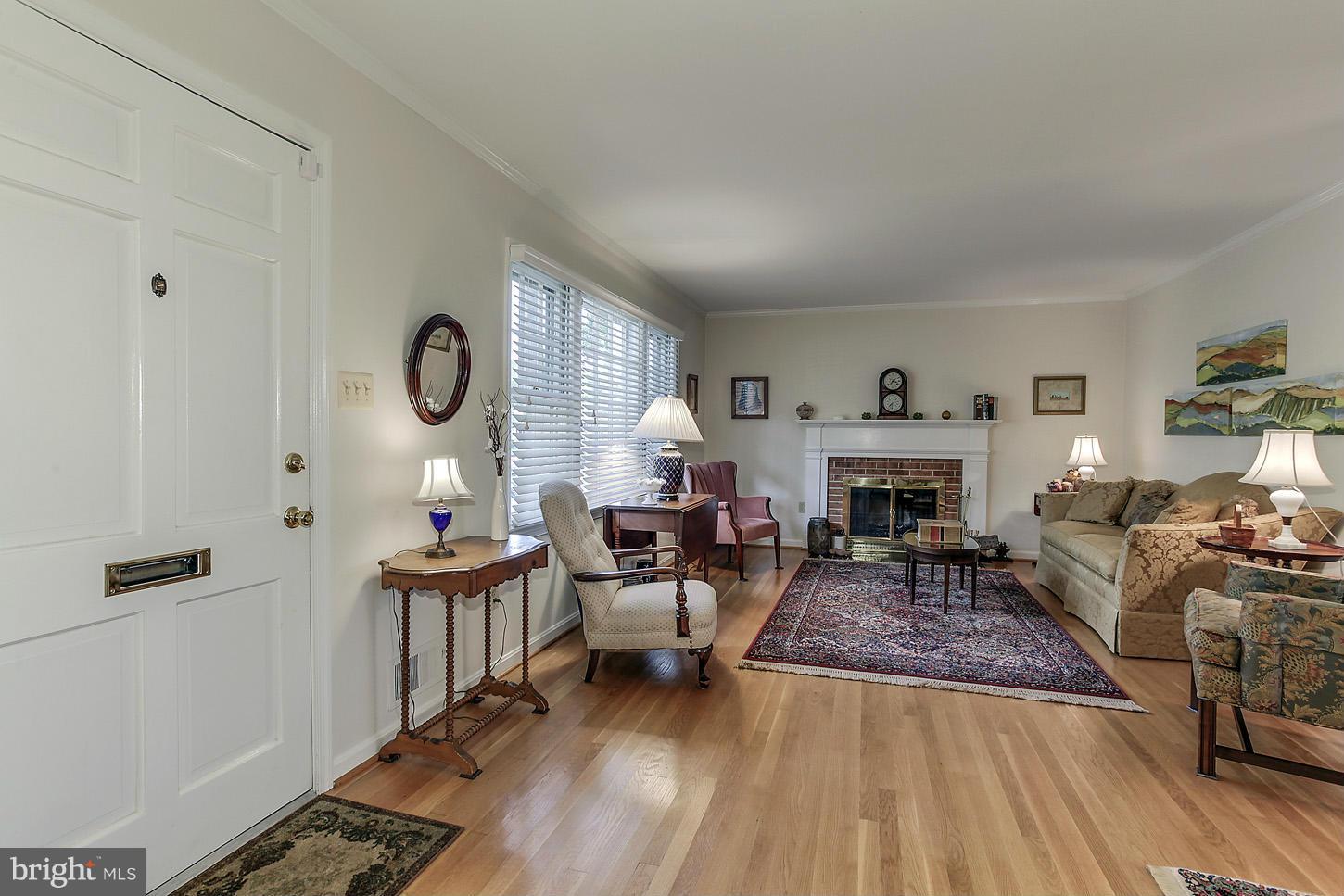1804 Old Stage Road Alexandria, VA 22308 - Photo 2 of 30 Foyer to Living Room