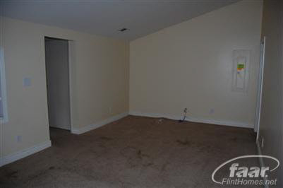 1125 South Genesee Road Burton, MI 48509 - Photo 5 of 9 20124381-4.JPG