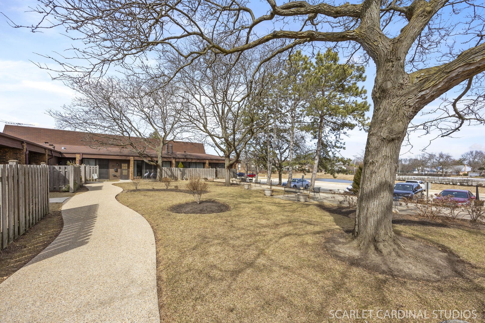 481 Raintree Court, Unit C Glen Ellyn, IL 60137 - Photo 3 of 4 Gallery Image 3