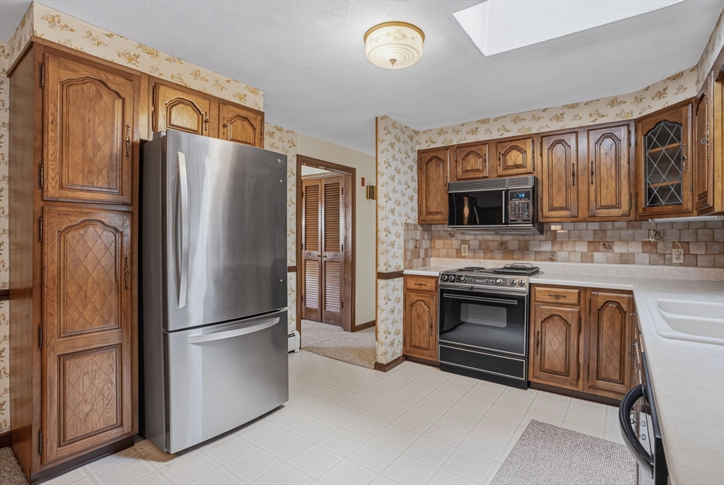 44 Tomlinson Road Attleboro, MA 02703 - Photo 8 of 35