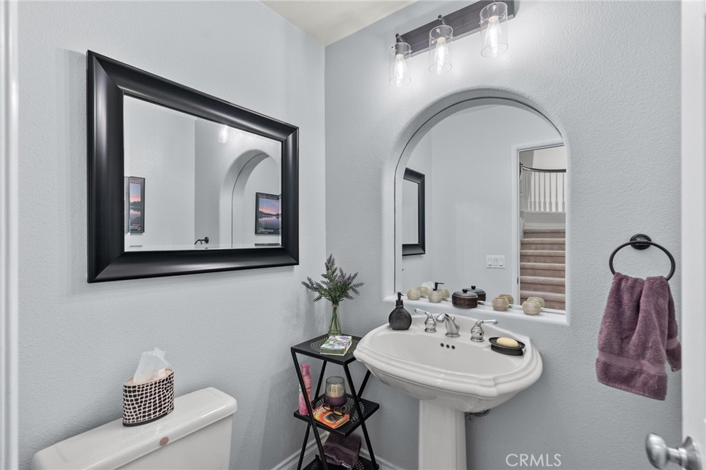 24702 Avignon Drive Valencia, CA 91355 - Photo 18 of 53 1/2 bath/powder room