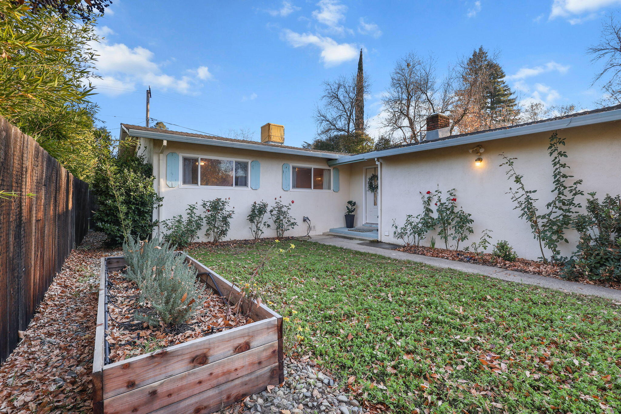 755 Christine Avenue Redding, CA 96003 - Photo 16 of 58 Front Yard