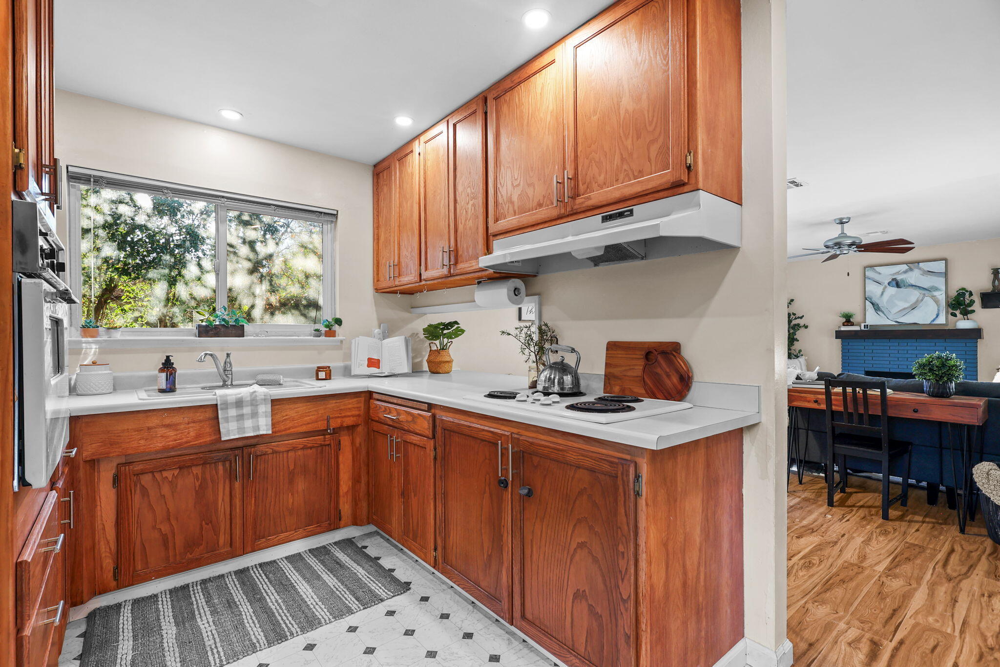 755 Christine Avenue Redding, CA 96003 - Photo 6 of 58 Kitchen