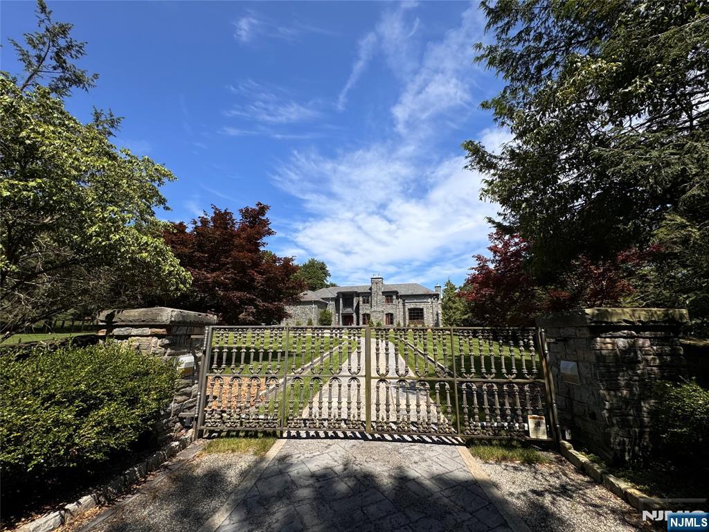 64 Stoney Ridge Road Saddle River, NJ 07458 - Photo 7 of 33