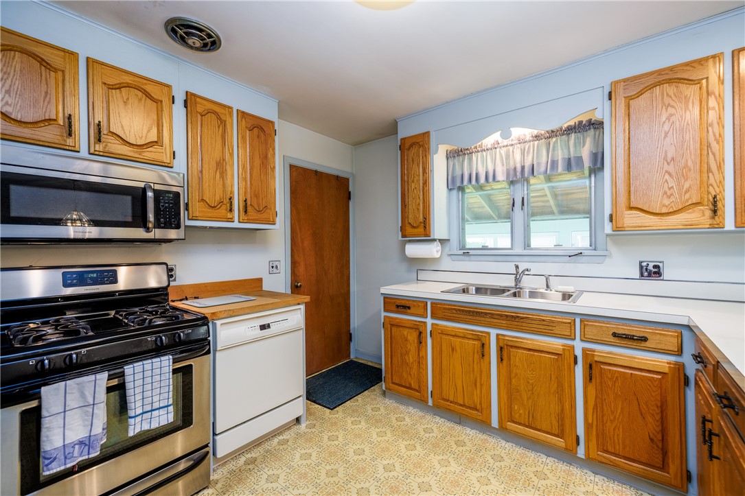 294 Ridgeview Drive Perinton, NY 14445 - Photo 17 of 36