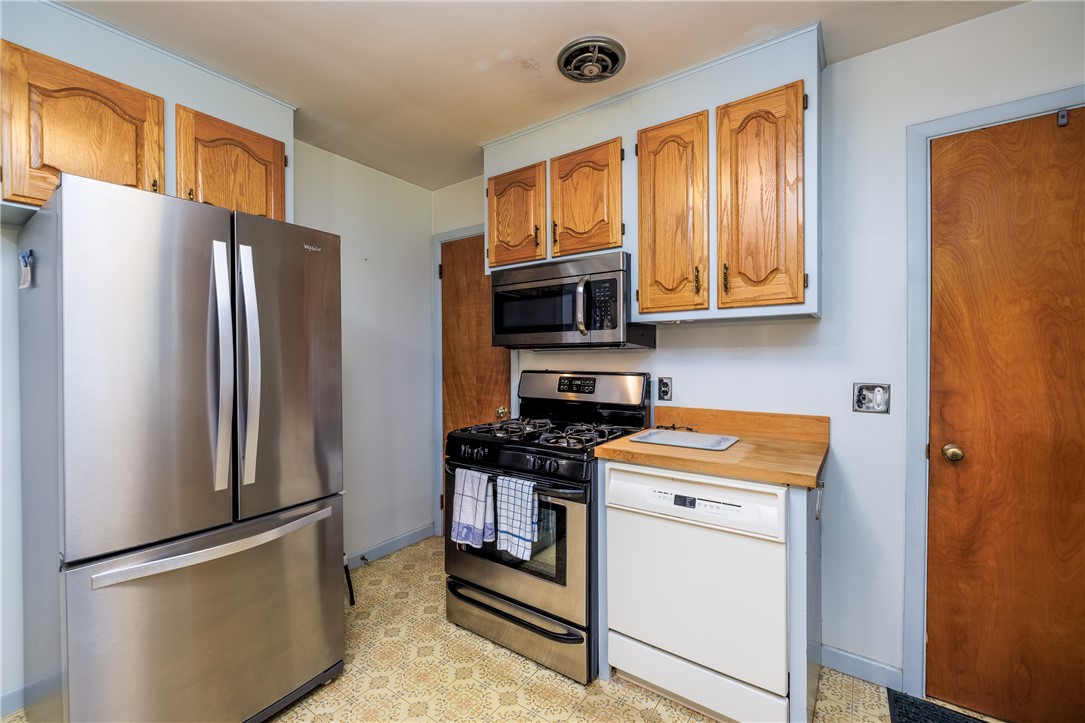 294 Ridgeview Drive Perinton, NY 14445 - Photo 20 of 36 All appliances remain