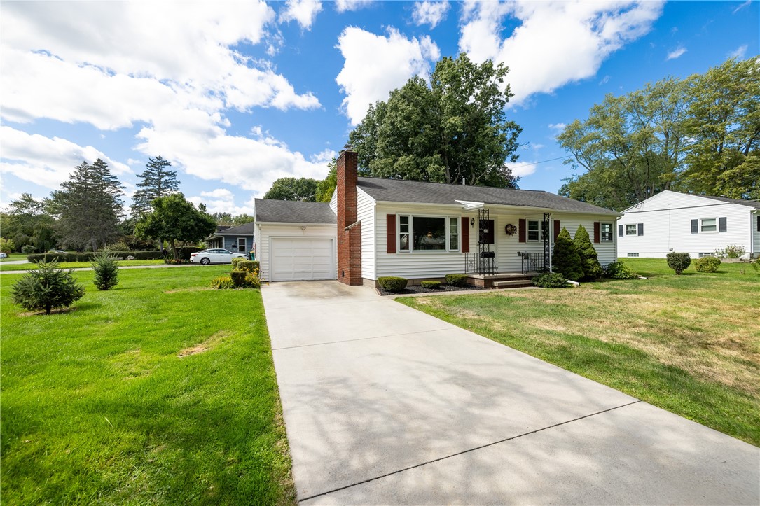 294 Ridgeview Drive Perinton, NY 14445 - Photo 2 of 36 Concrete driveway!