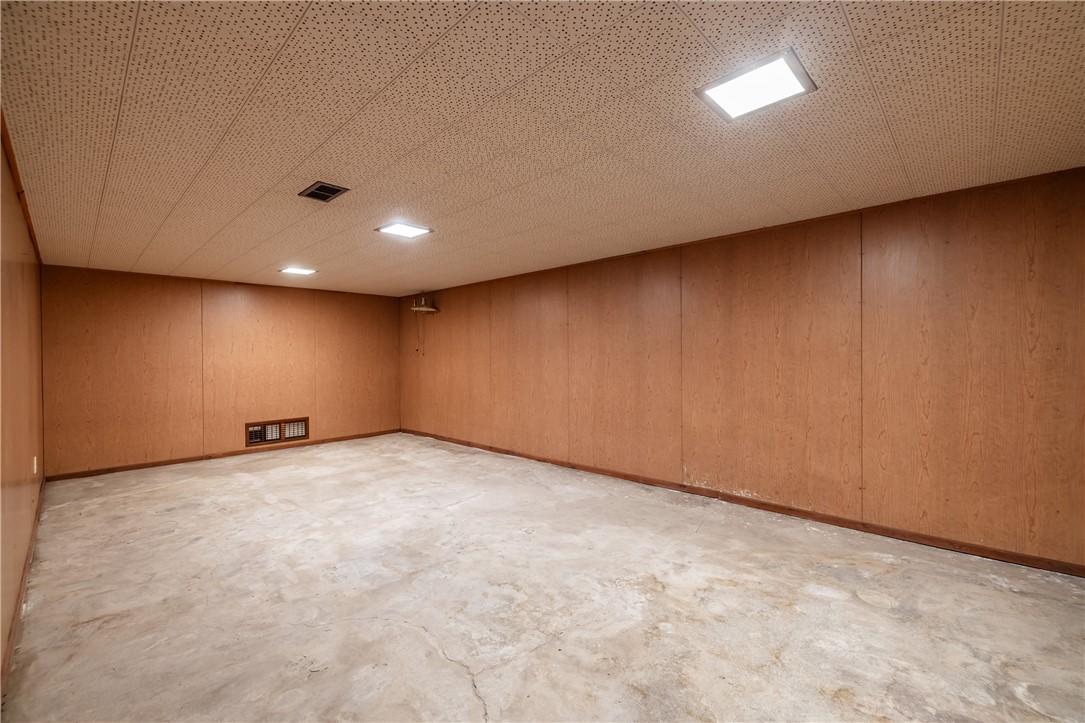 294 Ridgeview Drive Perinton, NY 14445 - Photo 30 of 36 Over hea dlighting