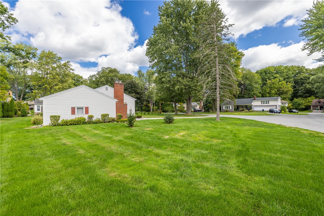 294 Ridgeview Drive Perinton, NY 14445 - Photo 3 of 36 Great large corner lot