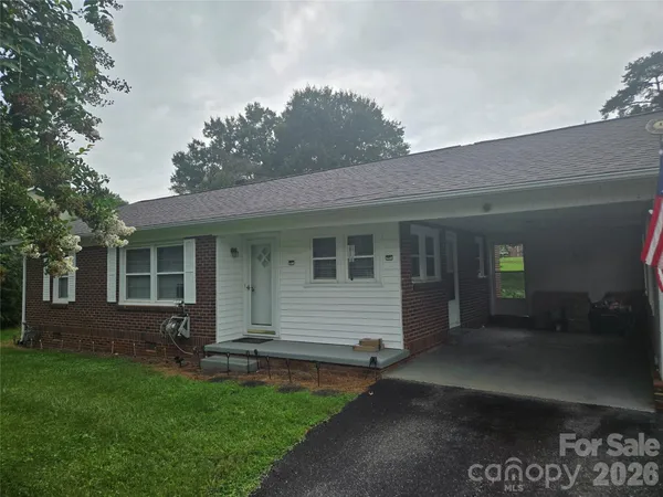 $219,900 | 1326 26th Street Southwest, Hickory, NC 28602