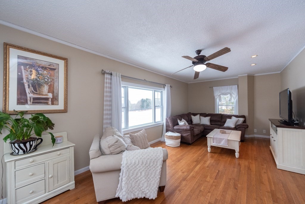 22 Glenwood Road Rutland, MA 01543 - Photo 3 of 41