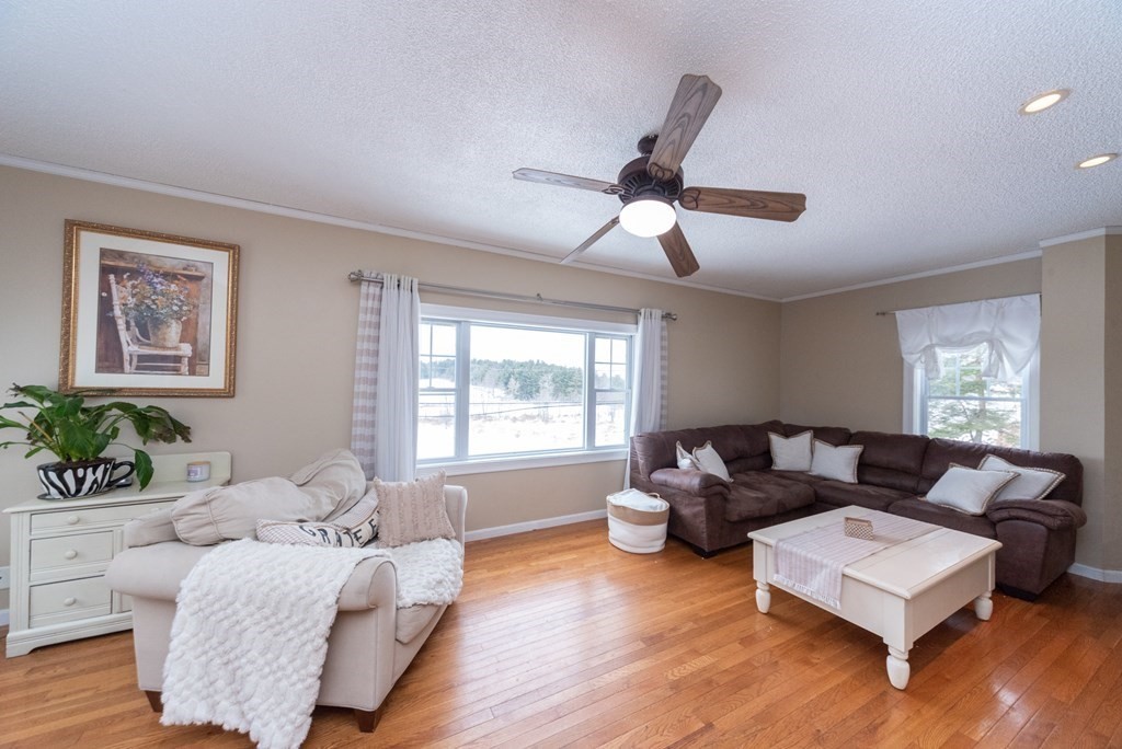 22 Glenwood Road Rutland, MA 01543 - Photo 4 of 41