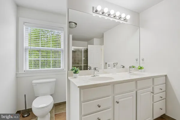 $725,000 | 33 Venuti Drive, Aston, PA 19014