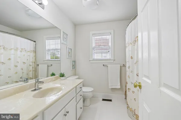 $725,000 | 33 Venuti Drive, Aston, PA 19014