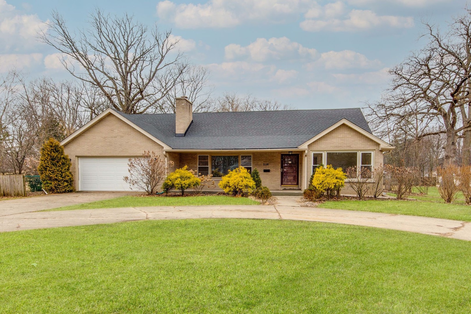 216 Green Bay Road Lake Bluff, IL 60044 - Photo 1 of 35 a front view of a house with a yard and pathway