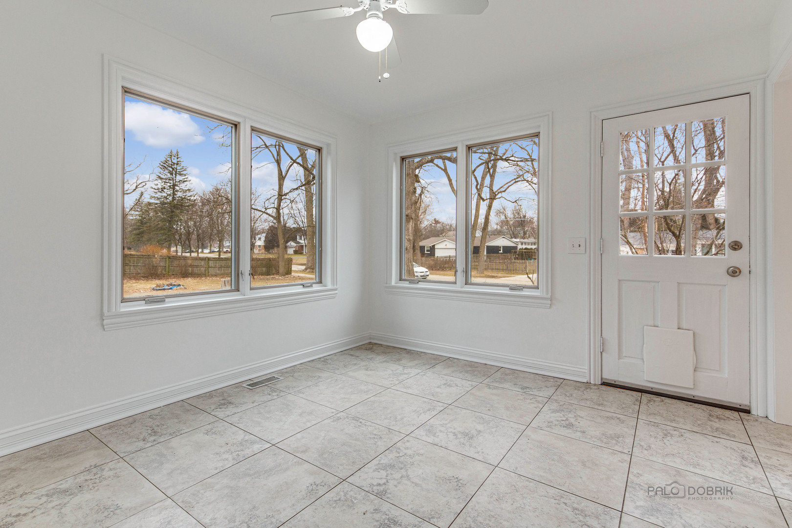 216 Green Bay Road Lake Bluff, IL 60044 - Photo 11 of 35 a view of an empty room with windows