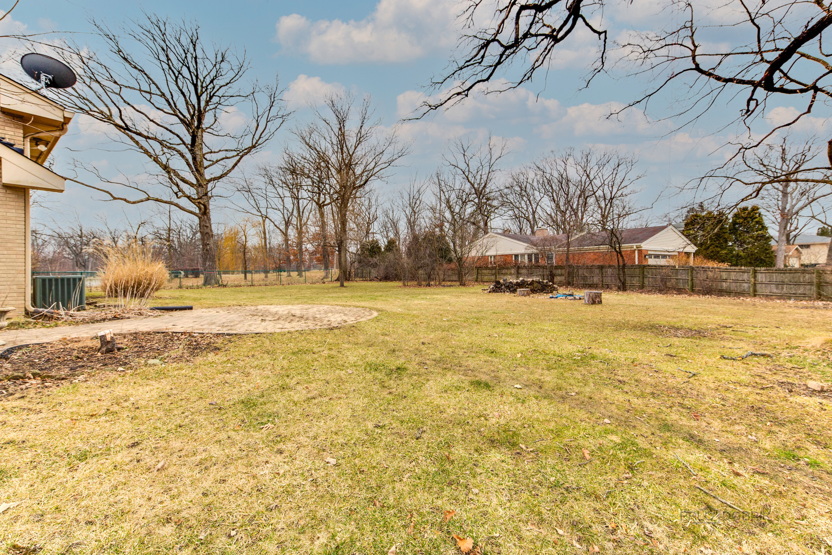 216 Green Bay Road Lake Bluff, IL 60044 - Photo 33 of 35 a view of a yard with a tree