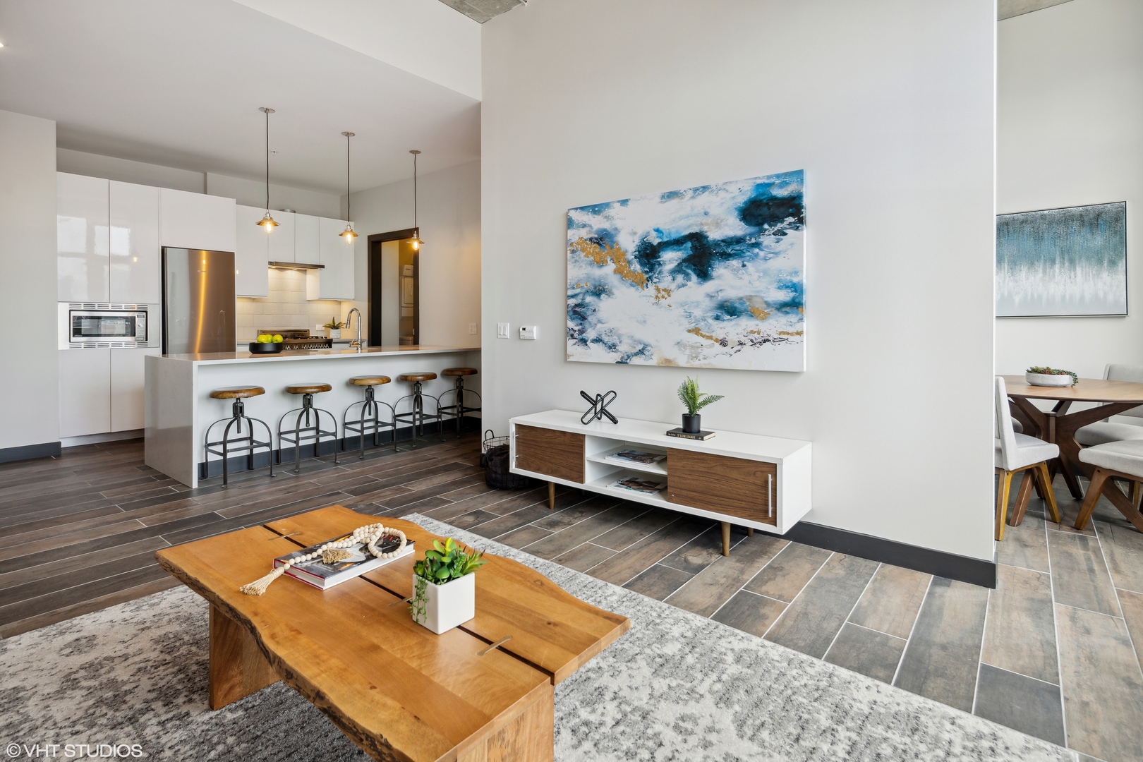 171 North Aberdeen Street, Unit 1008 Chicago, IL 60607 - Photo 5 of 25 a living room with furniture and a table