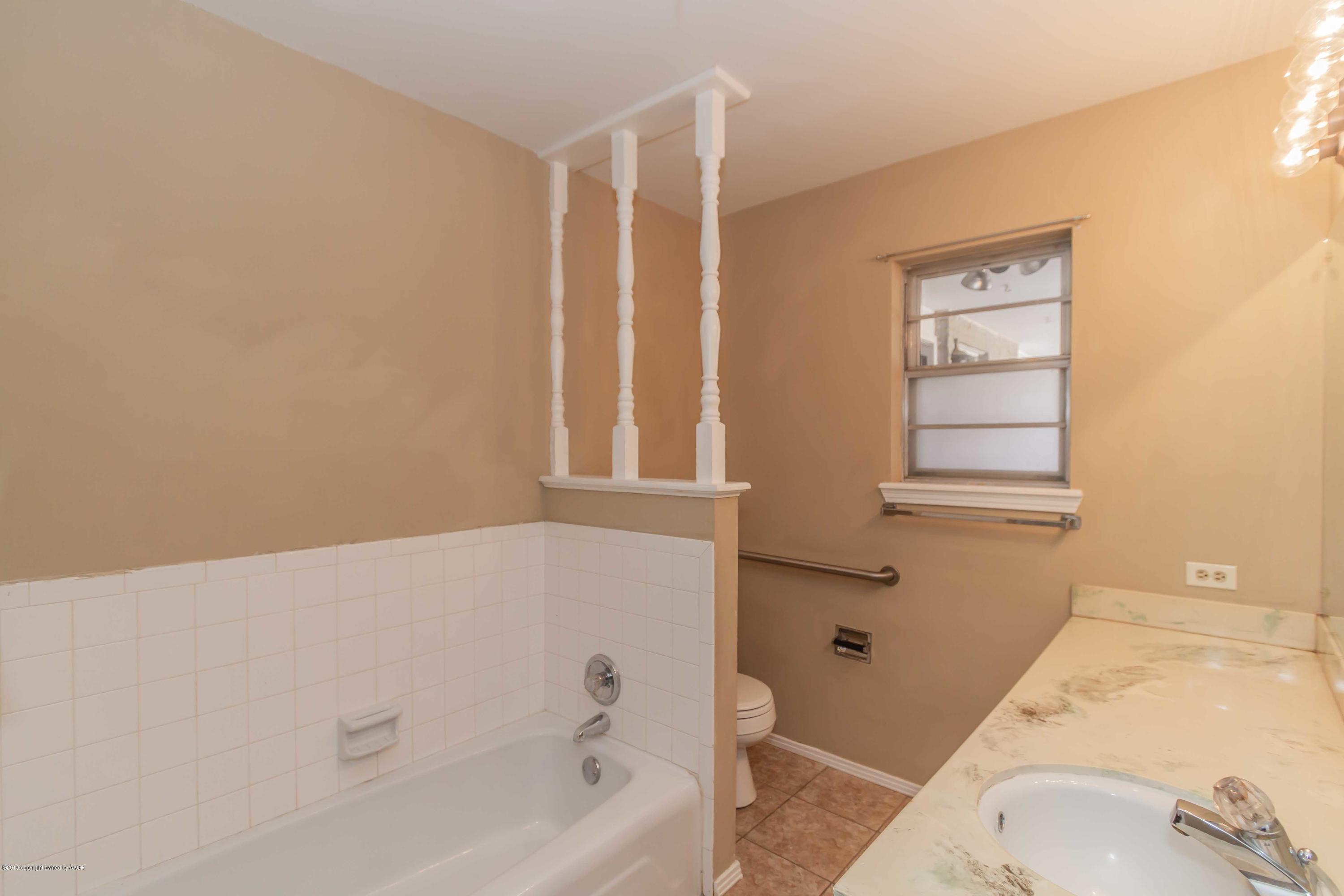 3313 Kingston Road Amarillo, TX 79106 - Photo 31 of 41 BATHROOM 2 VIEW 1