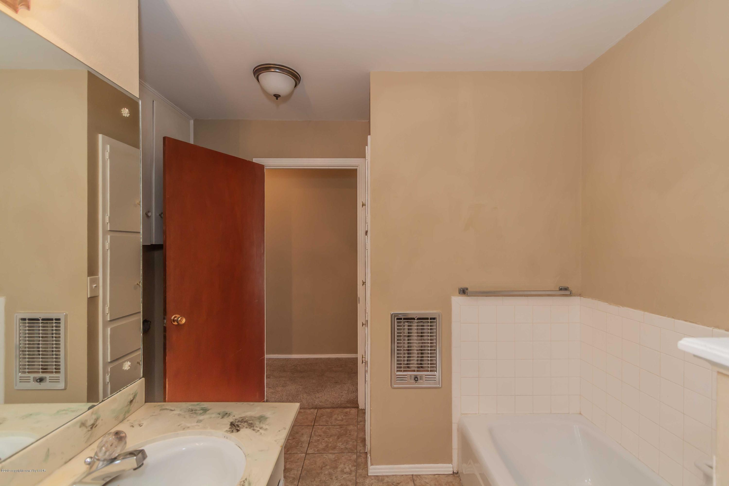 3313 Kingston Road Amarillo, TX 79106 - Photo 32 of 41 BATHROOM 2 VIEW 2