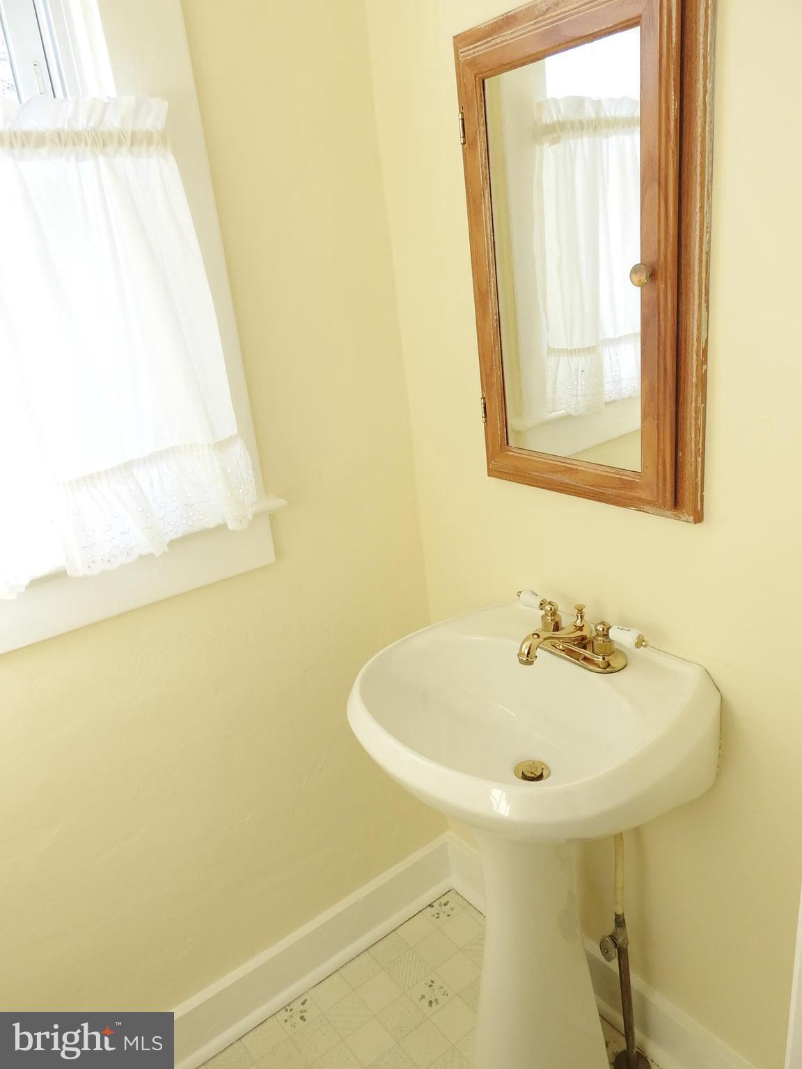 3508 Georgetown Road Baltimore, MD 21227 - Photo 13 of 27 Bath