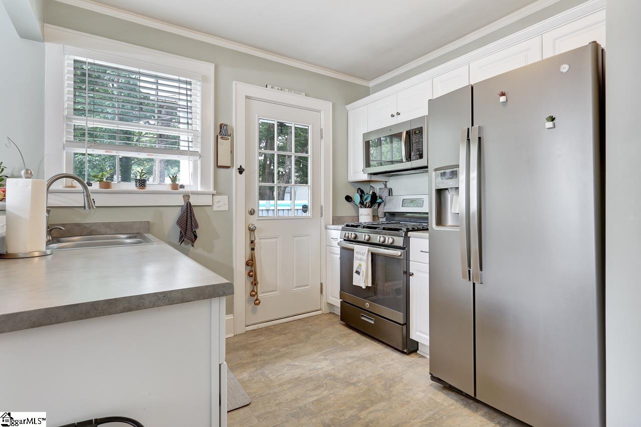 2208 Ridgewood Avenue Anderson, SC 29625 - Photo 12 of 36 Gallery Image 12