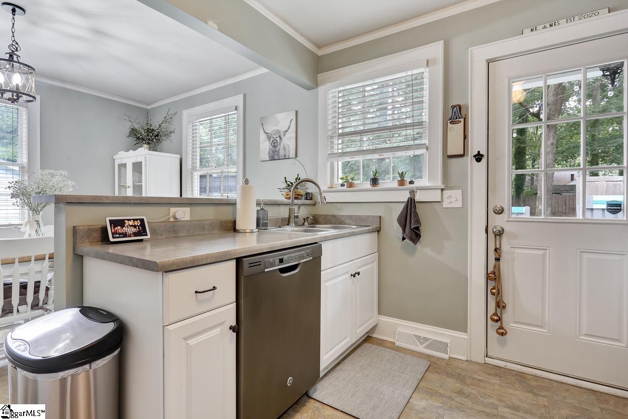 2208 Ridgewood Avenue Anderson, SC 29625 - Photo 13 of 36 Gallery Image 13