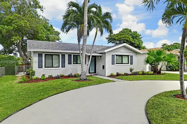 $5,300 | 945 Sunset Road, Unit 1, West Palm Beach, FL 33401